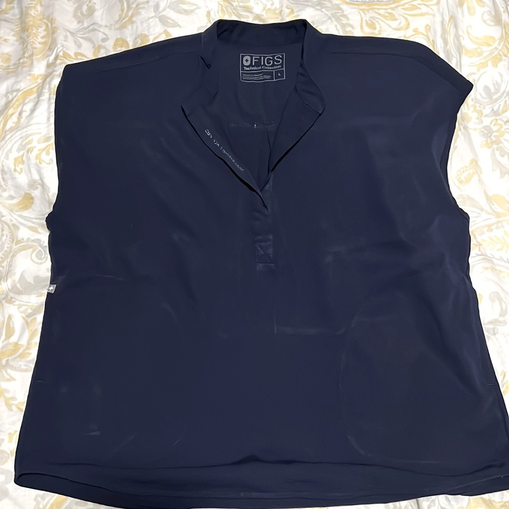 Figs scrub top